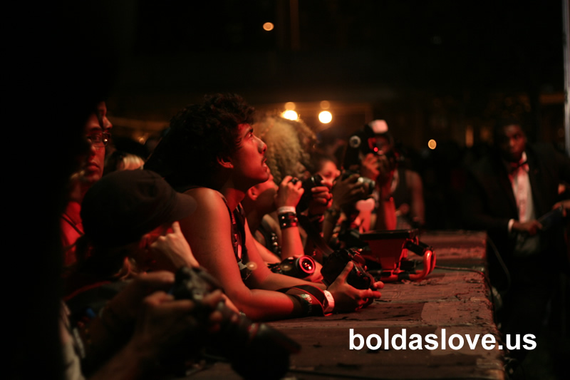 The photography pit before Erykah's set